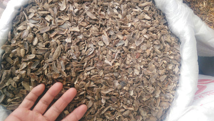 郁金旧货处理与庞劲个人收购解析